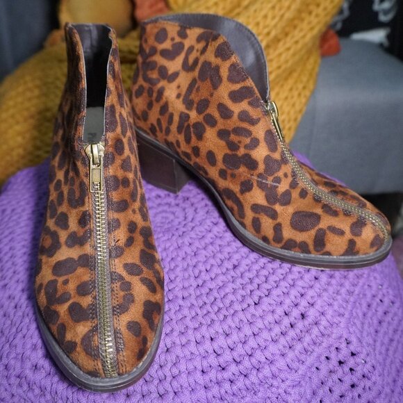 Pierre Dumas Garda-8 Women's Leopard Chunky Heel Front V Ankle Booties Size 6 - Picture 1 of 7